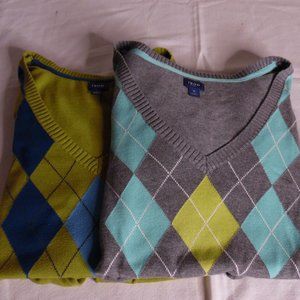 IZOD Woman Argyle V- Neck Sweater Bundle. 1 is NWT. 1X